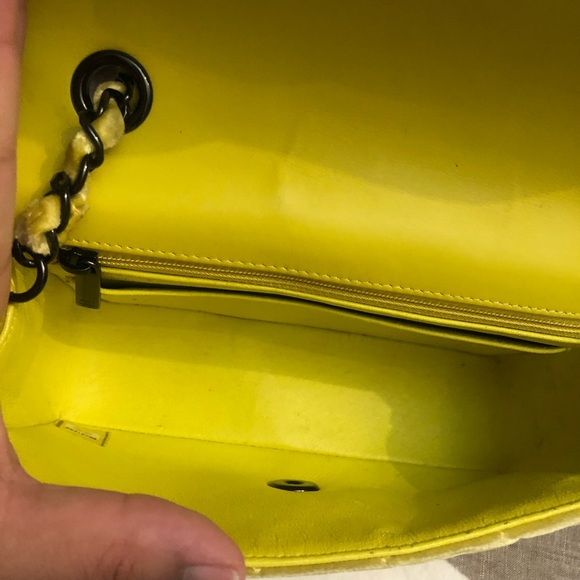 Sold sold don’t buy Chanel Yellow Velvet Classic - Picture 5 of 10